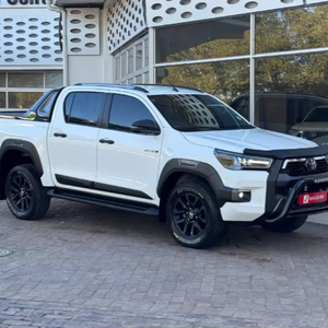 Voiture d'occasion de qualité à prix abordable 2026 Toyota Hilux 2.8 GD-6 RB Leg-end RS Auto Double Cabine (mHev) Conduite à droite - Product Image 1