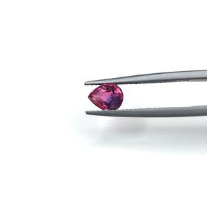 Paires de pierres précieuses naturelles non chauffées de qualité AAA, rubis en forme de poire, 2,71 carats, pierres lâches, taille émeraude, facettées, 8 mm de hauteur, couleurs rouge et bleu - Product Image 5