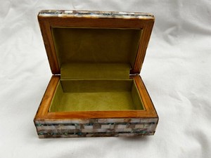 Venta al por mayor exquisito joyero de madera hecho a mano con incrustaciones de perlas madre diseño clásico para uso de almacenamiento de regalos de belleza para minoristas - Product Image 4