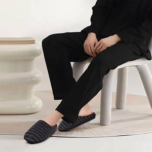 รองเท้าแตะโฟมผู้หญิง นุ่ม อุ่น สำหรับฤดูหนาว ใส่ในบ้าน นอกบ้าน สบาย รองเท้าสลิปเปอร์แบบสวม รับผลิตแบบ OEM ODM ขายส่ง - Product Image 4