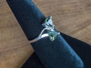 Bague fine en moldavite de qualité musée en argent sterling 2x6mm à mille milliards de facettes Alliance - Product Image 3