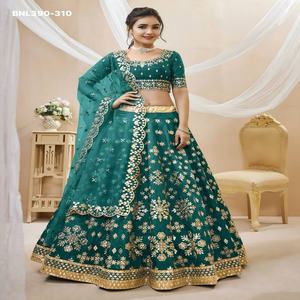 Magnífico Lehenga Choli de Seda Artística con Bordado de Lentejuelas y Zari, Fabricante de Surat a Precio de Mayoreo - Product Image 1