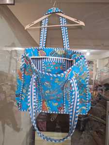 Sac fourre-tout en coton à fleurs bleu fait à la main | Sac à bandoulière matelassé imprimé bloc Boho | Shopper réutilisable écologique pour un usage quotidien - Product Image 3