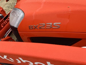 Chargeuse sur pneus Kubota Bx23s diesel puissante d'occasion, entièrement équipée avec accessoires optionnels, à vendre - Product Image 2
