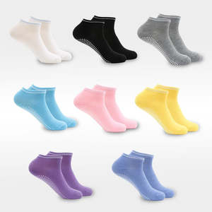 Chaussettes de sport et hospitalières antidérapantes tricotées à usage unique OEM pour hommes et femmes, montantes à la cheville - Product Image 1