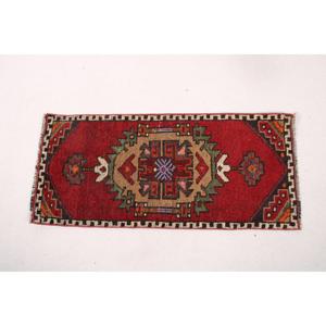 Alfombra Turca Pequeña de 1.5x3.3 pies (45x100 cm), Alfombra Vintage Roja con Diseño de Puntos - Product Image 5