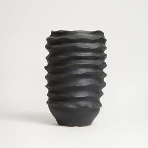 Juego de 3 floreros de fundición de aluminio usados para hotel y cafetería antiguos negros mate de alta calidad en forma de Pilar - Product Image 2