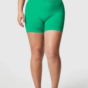 กางเกงโยคะขาสั้นผู้หญิงพรีเมียม ผ้าเนื้อเดียว รับสกรีนโลโก้ ยืดได้สี่ทิศทาง แห้งเร็ว ระบายอากาศดี ยืดหยุ่นสูง รับผลิตแบบ OEM ขายส่งชุดออกกำลังกาย - Product Image 4