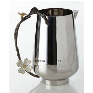 Pichet à vin et à bière en verre transparent à l'aspect élégant avec des fleurs en métal plaqué or Poignées de designer Fournitures pour hôtels et restaurants - Product Image 3