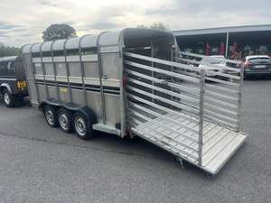 รถพ่วงบรรทุกปศุสัตว์แบบสามเพลา ปี 2026 ขนาด 14 ฟุต (รถพ่วงสำหรับโค/แกะ 4×4) - Product Image 1