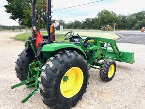 JOHNN 2017 M 4066 | Tracteur utilitaire Johns Deeere 4066M avec moteur d'assistance aux roues avant (4x4) est un turbo diesel évalué à 75 ch - Product Image 5