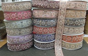 Tissu en dentelle brodée délicate sur mesure pour robes de mariée Lehengas Couture robes et projets de couture - Product Image 2