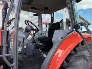 Tractor 2022 M5-111HDC24-1: Máquina Utilitaria de Alto Rendimiento con Comodidad Avanzada - Product Image 4