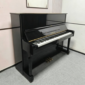 Piano droit d'occasion Yamaha U1M japonais, 88 touches pleine taille, mécanisme Beffa à marteaux, action durable - Product Image 1