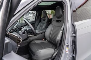 Range Rover Sport P635 SV 2025 con Motor V8 Twin-Turbo y Transmisión Automática - Product Image 2