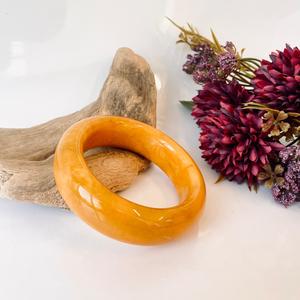 Bracelet artisanal en ambre baltique naturel ; Bracelet en ambre jaune, forme ronde, lisse et poli, naturel. - Product Image 4