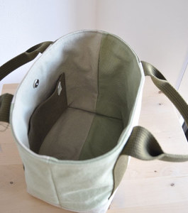 กระเป๋าโท้ทหนังสุดชิคสำหรับทุกวันพร้อมสายรัดที่สวยงามและสะดวกสบาย - Product Image 4