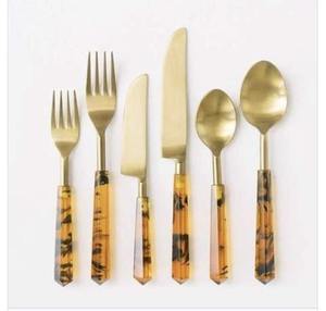 Ensemble de 6 couverts en acier inoxydable avec poignées en acrylique Vaisselle de haute qualité Vaisselle parfaite pour les ensembles de couverts d'hôtel à la maison - Product Image 5