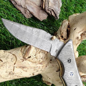 Couteau de poche pliant en acier damas fait à la main personnalisé avec manche en bois OEM pris en charge pour le transport quotidien et le camping - Product Image 5