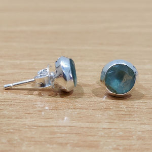 Pendientes de Labradorita de 2.3 Gramos, Modernos, en Oro Blanco, Oro Amarillo y Oro Rosa, con Incrustaciones de Cuarzo y Rubí, Diseño de Bola - Product Image 1