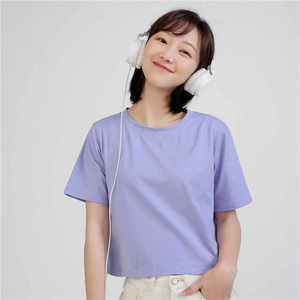 Camiseta básica ajustada para mujer Diamantes de imitación personalizados y diseño de cuello en V Algodón liso DTG Camisetas estampadas para mujer - Product Image 4