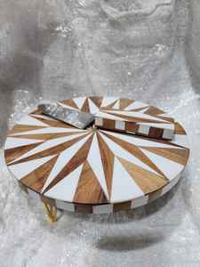 Vente en gros d'incrustation en résine de qualité supérieure avec jambe en métal Ensemble de supports à gâteau avec couteau à dessert parfait pour la décoration de gâteaux et le service élégant - Product Image 3