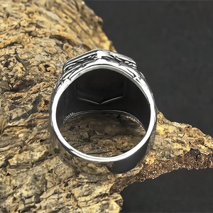 Bague Yunnique pour Homme en Acier Titane avec Boussole Viking - Style Rétro Inoxydable - Style Européen et Américain - Vente en Gros - Product Image 4