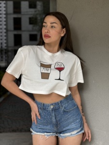 Camiseta blanca elegante Top corto disponible de diferentes colores para mujer Algodón puro Hecho en Turquía Impresión personalizable Etiqueta privada - Product Image 4