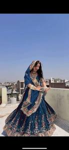 Haut de prêt-à-porter 3 pièces traditionnel indien pakistanais pour femmes Lengha Choli Plazzo pour les mariages et les fêtes d'hiver - Product Image 3