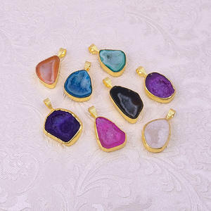 Géode blanche Druzy pierre précieuse naturelle pendentif bijoux pince ensemble plaqué or déclaration pendentif boucle unique à la mode minuscule bijoux - Product Image 3