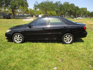 Toyota Camry XLE 2005 / Disponible à la vente avec faible kilométrage, moteur essence / Véhicule d'occasion en excellent état et sans accident, aucun problème. - Product Image 2
