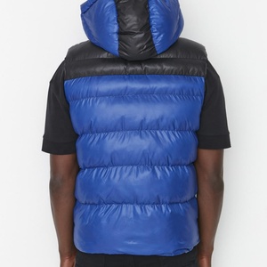 Prendas de vestir de invierno con capucha, chaleco acolchado brillante de poliéster con cremallera completa para ropa informal con diseños de logotipos de impresión personalizados para hombres y mujeres - Product Image 4