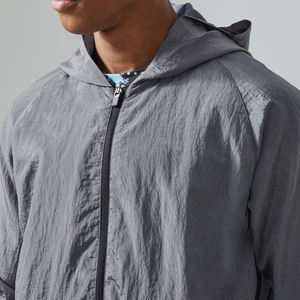 Ensemble coupe-vent unisexe MANGOES FASHION en tissu performant, à capuche, manches longues, en nylon froissé, couleur et logo personnalisés - Product Image 6