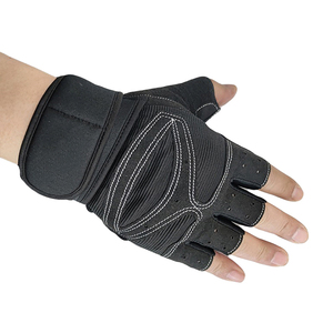 Best Design Wholesale Customized Logo Printing <b>Light</b> Weight Half <b>Finger</b> Coverage Weightlifting Gym Wear Gym Gloves - Product Image 2