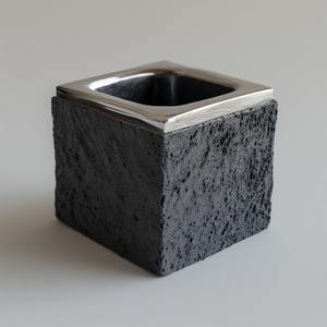 Porte-brosse à dents de luxe moderne pour salle de bain, fabriqué en métal de haute qualité, offrant une résistance supérieure, une finition lisse et fiable - Product Image 2