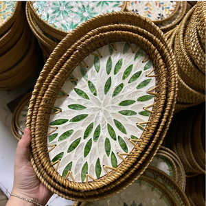 Bandeja de Servicio de Ratán Tejido con Diseño de Incrustaciones de Conchas Marinas y Perlas para Cocina, Sala de Estar y Uso en Hostelería - Product Image 6