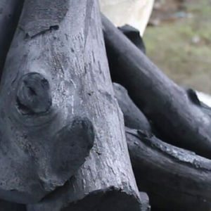 ก้อนถ่านเนื้อแข็งเกรดร้านอาหารที่มีเถ้าต่ำและเวลาเผาไหม้นานสำหรับมอระกู่ใช้เครื่องจักร - Product Image 6