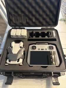 Drone caméra DJI Mini 4 Pro Fly More Combo spécial avec télécommande RC 2 ABS - Product Image 1