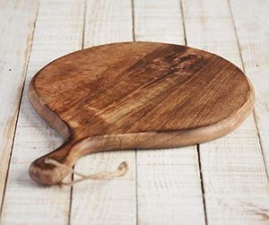 Tabla de cortar de madera natural que resiste la humedad y las marcas de cuchillo, diseñada para uso prolongado en la cocina. - Product Image 4