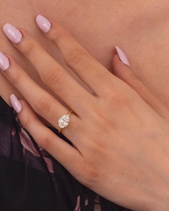 Anillo de compromiso de moissanita de corte ovalado de 10x7mm | Anillo de Boda nupcial solitario horizontal | Anillo de ley chapado en oro de 18 quilates - Product Image 4