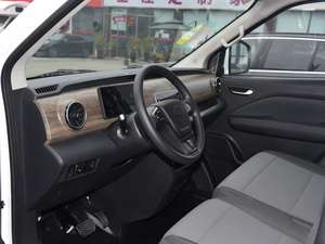 Véhicule électrique d'occasion Dong-fe-ng E008 2025, suspension arrière multi-liens, freins à disque ventilés, 6 places, autonomie NEDC 201-300 km - Product Image 4