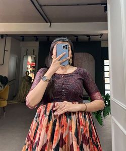 Muy hermoso y diseñador de ropa de fiesta blusa bordada señoras indias mujeres cosidas readymade precio bajo al por mayor Surat ROPA - Product Image 2