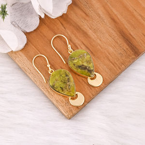 Boucles d'oreilles pendantes en laiton antique pour femmes, pierres précieuses opales vertes, boucles d'oreilles pendantes, laiton de haute qualité, boucles d'oreilles faites à la main, commande en gros - Product Image 2