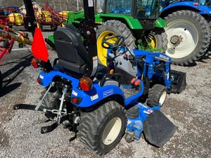 Tracteur à roues New-Holland Compact Workmaster 25S d'occasion à vendre Pelleteuse rétrocaveuse équipée d'un moteur à roulement inclus - Product Image 6