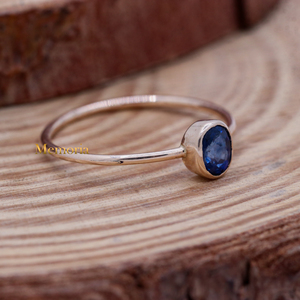 Anillo Unisex de Oro Amarillo de 9k Certificado con Zafiro Azul Natural de Memoria Jewels, Corte Ovalado y Engaste de Bisel, para Meditación y Sanación - Product Image 3