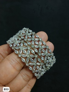 BRAZALETES DE ESTILO CLÁSICO DE DIAMANTE AMERICANO BRAZALETES CHAPADOS EN PLATA TRADICIONALES Y DE MODA Y ZIRCON CUBIC PARA MUJERES Y NIÑAS - Product Image 2