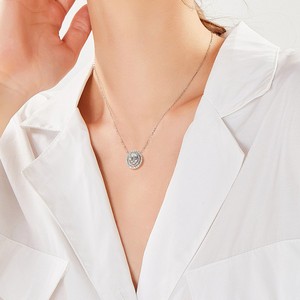 Collier SHREYA DIAM Galaxia avec pendentif en moissanite taille ovale et double halo entouré, en argent 925 plaqué or, bijoux tendance pour femme - Product Image 5