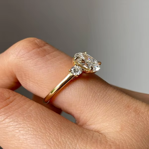 Anillo de Compromiso de Alta Gama con Diamante Cultivado en Laboratorio, Corte Ovalado, Oro Amarillo de 14k, Claridad E/VVS, Joyería para Bodas de Lujo - Product Image 2