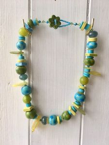 Collier avec pendentif en résine époxy vintage fait à la main avec chaîne en corde, design personnalisé disponible - Product Image 2