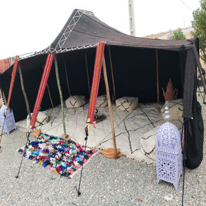 Tiendas de campaña de pelo de cabra del Sahara: refugios tradicionales nómadas del desierto adaptados al clima, la cultura y la vida sostenible en el norte de África - Product Image 1